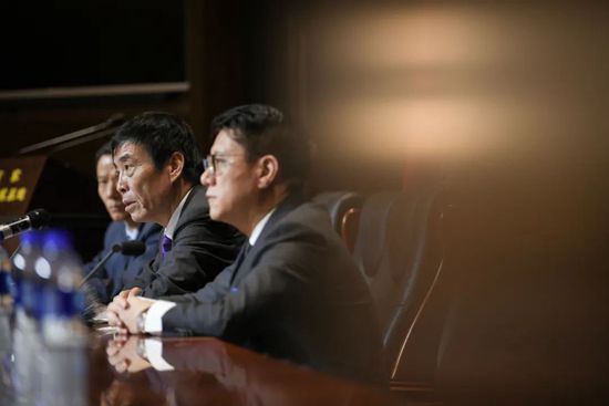 女社长湿润丝袜在线观看